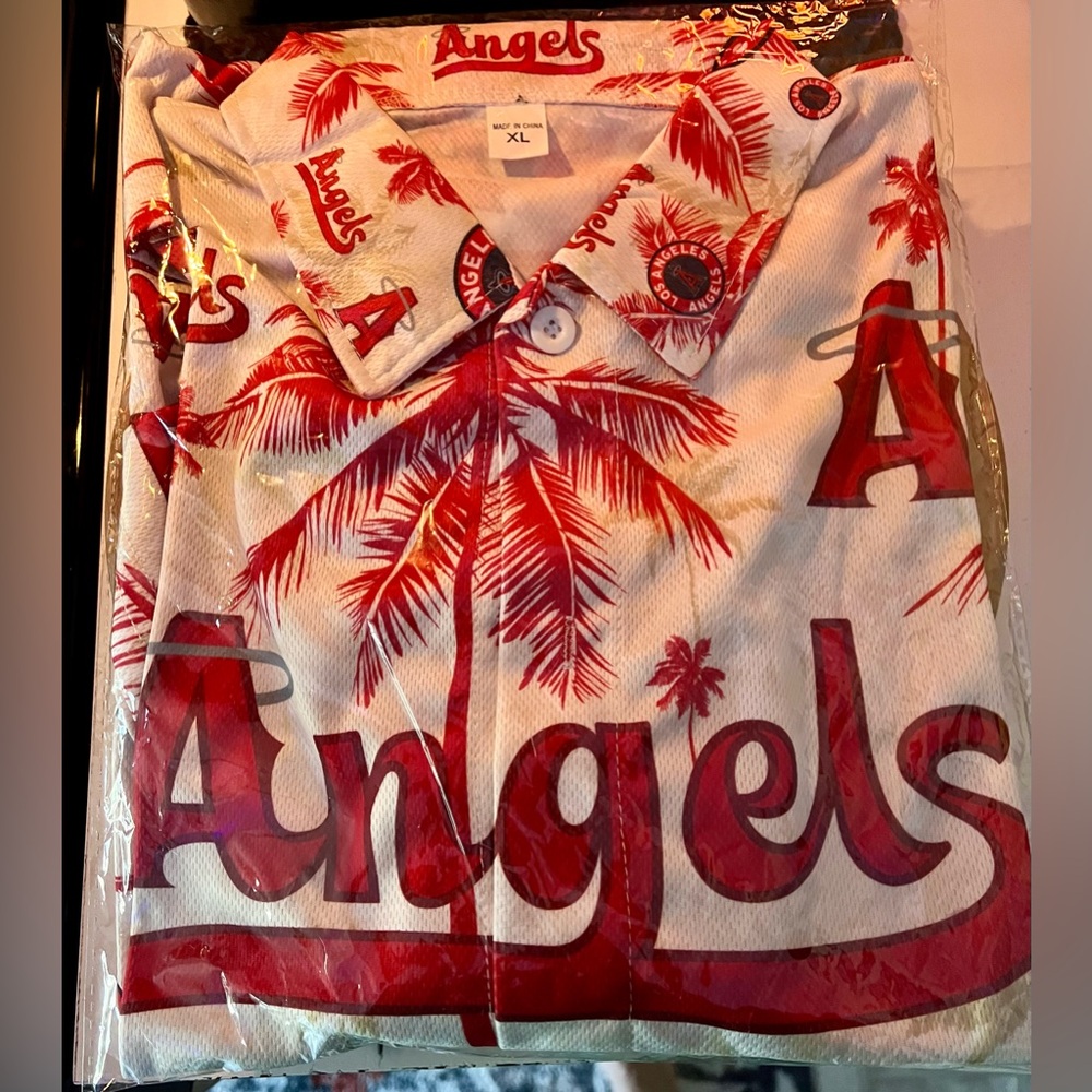 Calling all Angels❤️❤️ LA Anaheim Angels Hawaiian print shirt Men’s XL